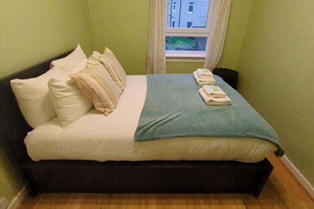 Pass The Keys Cozy Two Bed Flat Near Glasgow Airport & פאיסליי מראה חיצוני תמונה